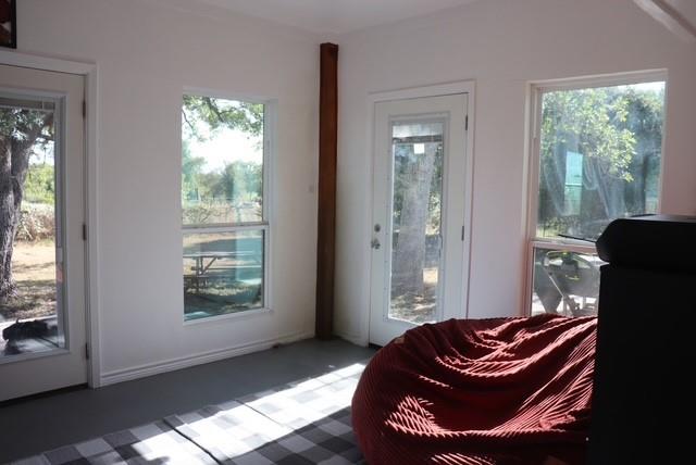 913 7th St, Lexington, TX 78947