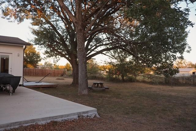 913 7th St, Lexington, TX 78947