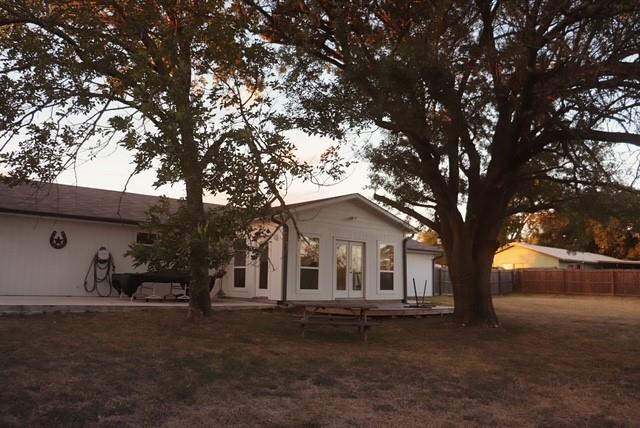 913 7th St, Lexington, TX 78947