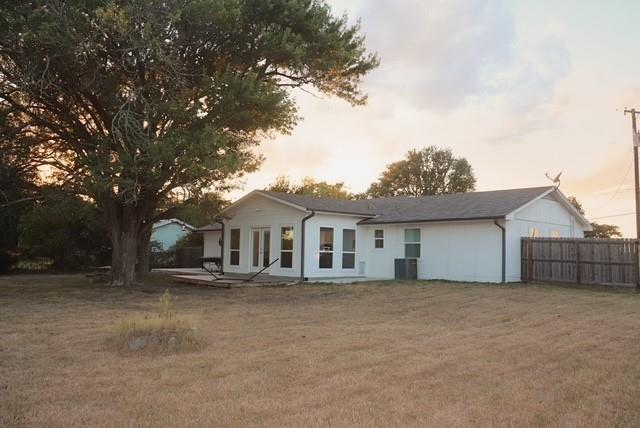 913 7th St, Lexington, TX 78947