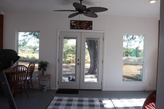 913 7th St, Lexington, TX 78947