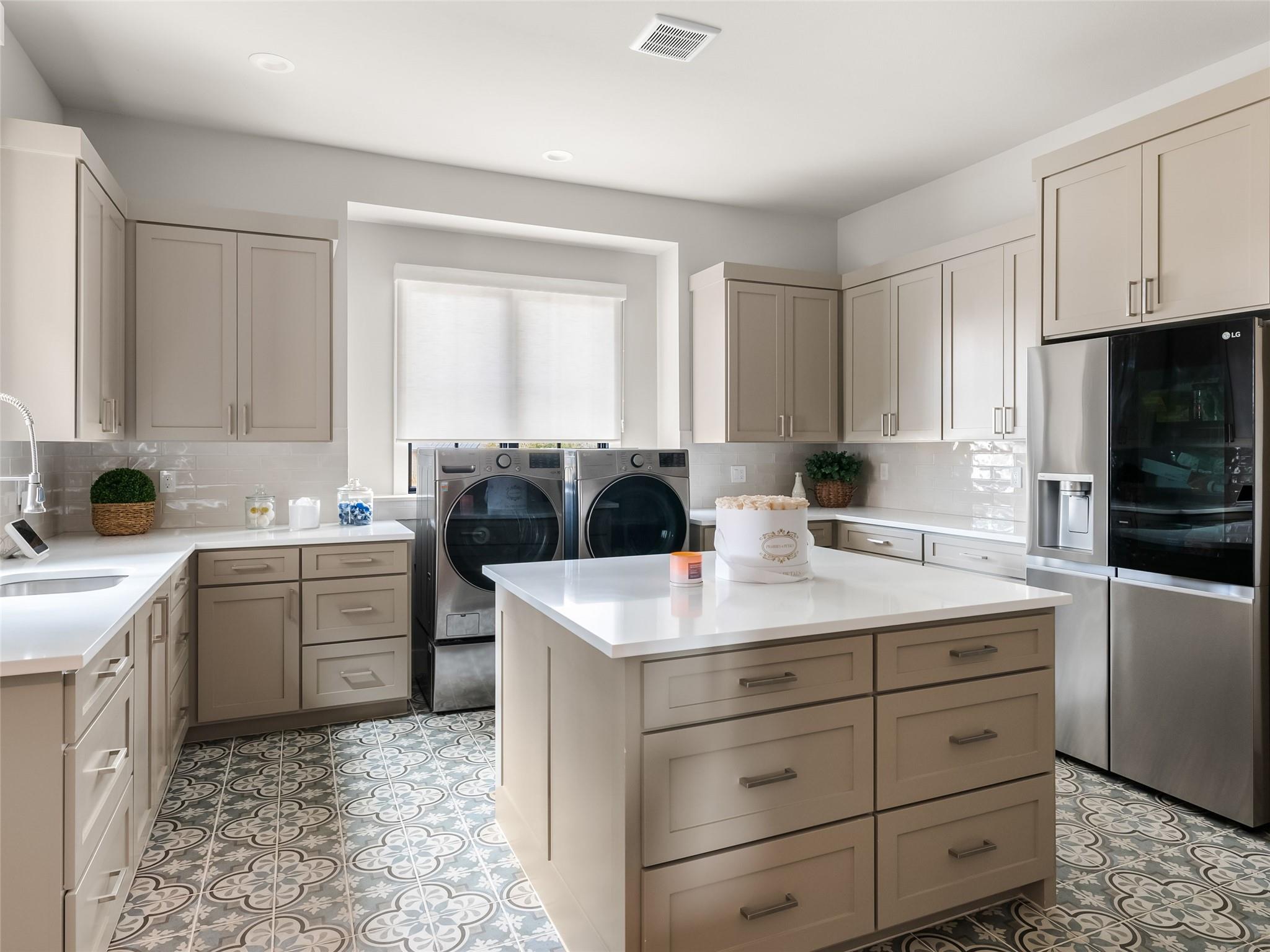 611 Casasanta Trl, Lakeway, TX 78738