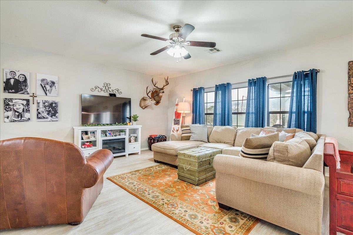 847 Bella Vista Cir, Kyle, TX 78640