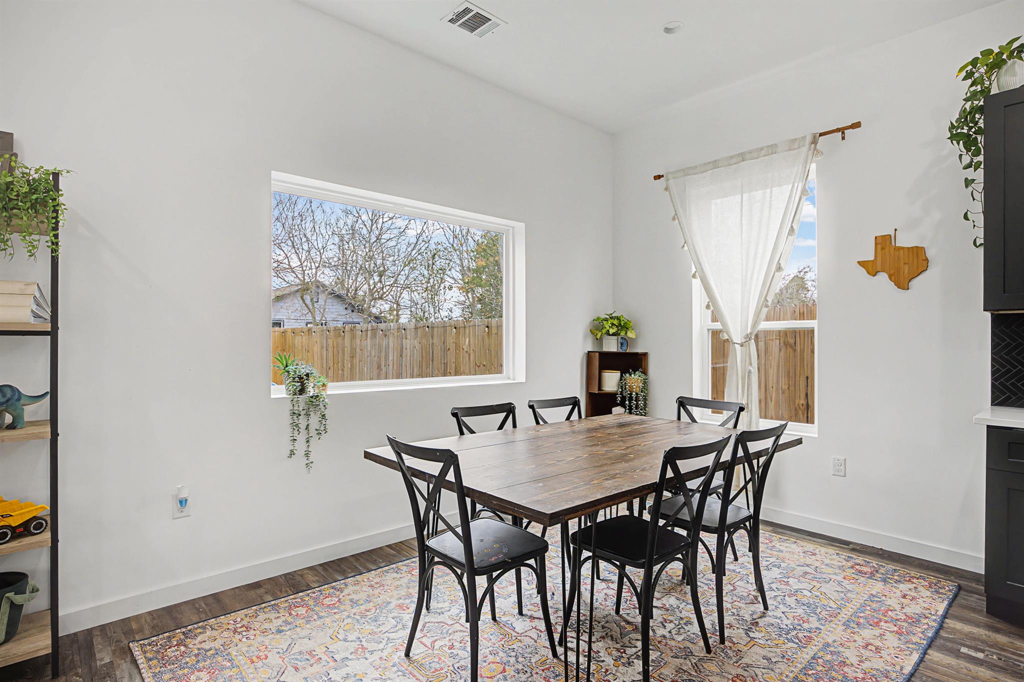 1006 4th St, Lockhart, TX 78644