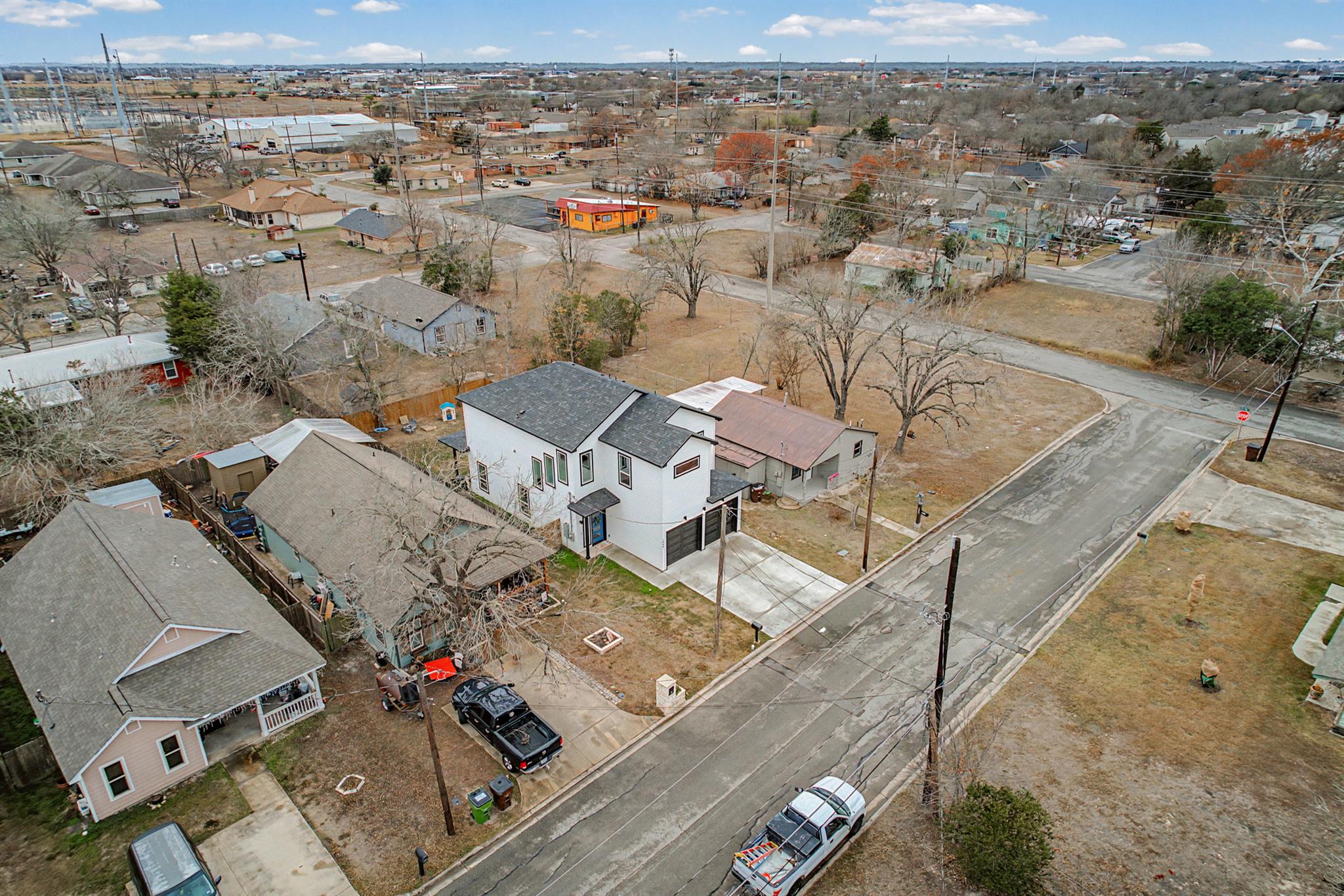 1006 4th St, Lockhart, TX 78644