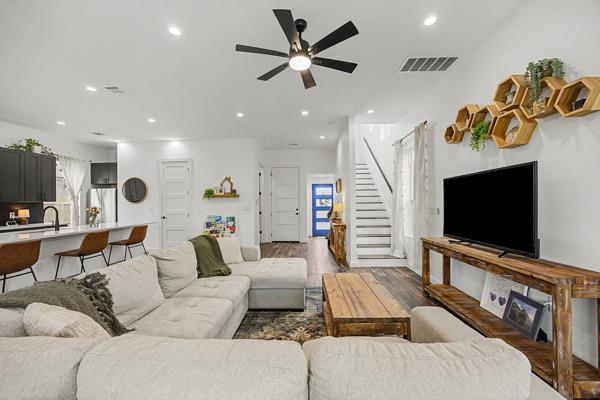 1006 4th St, Lockhart, TX 78644