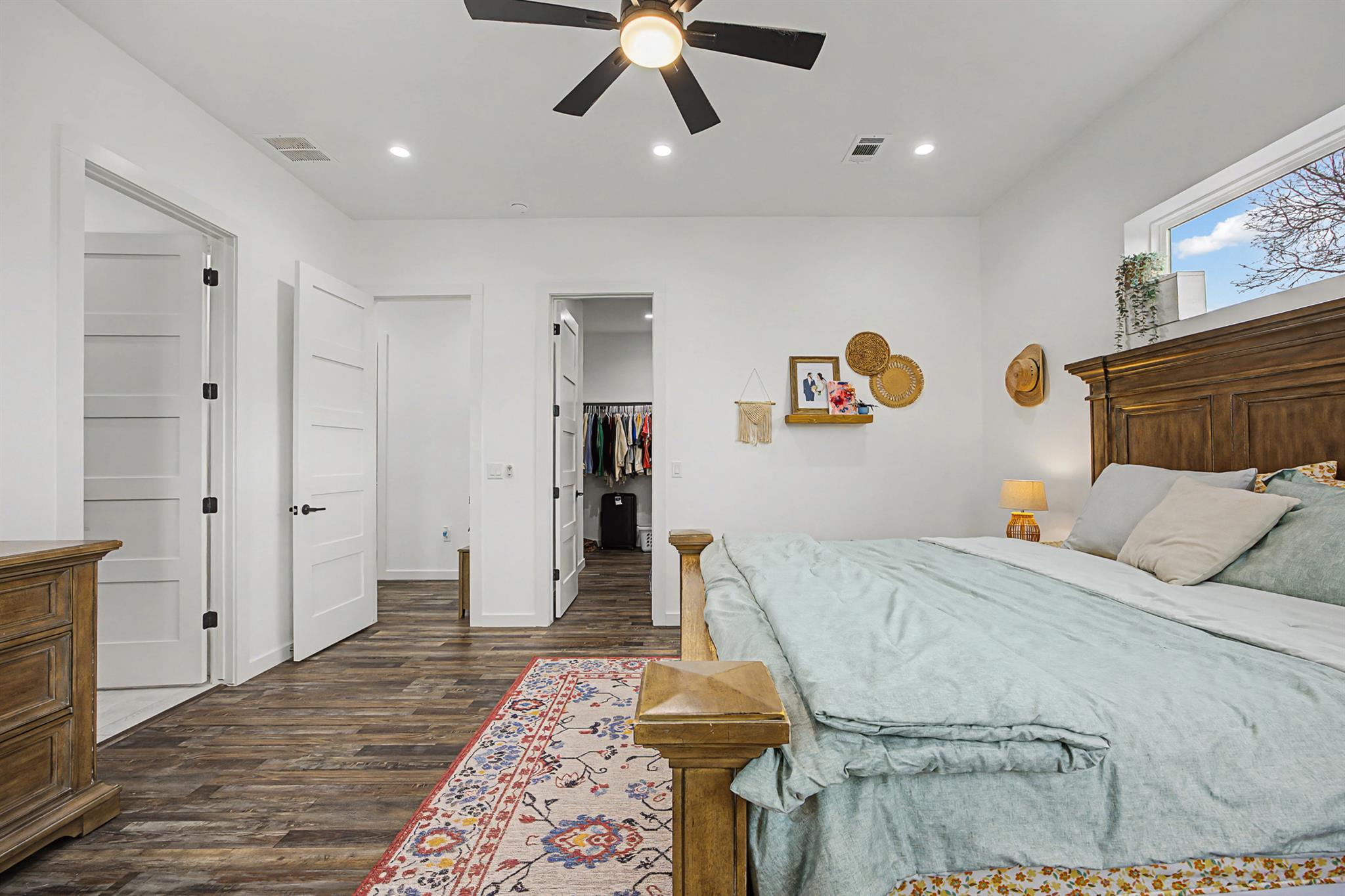 1006 4th St, Lockhart, TX 78644