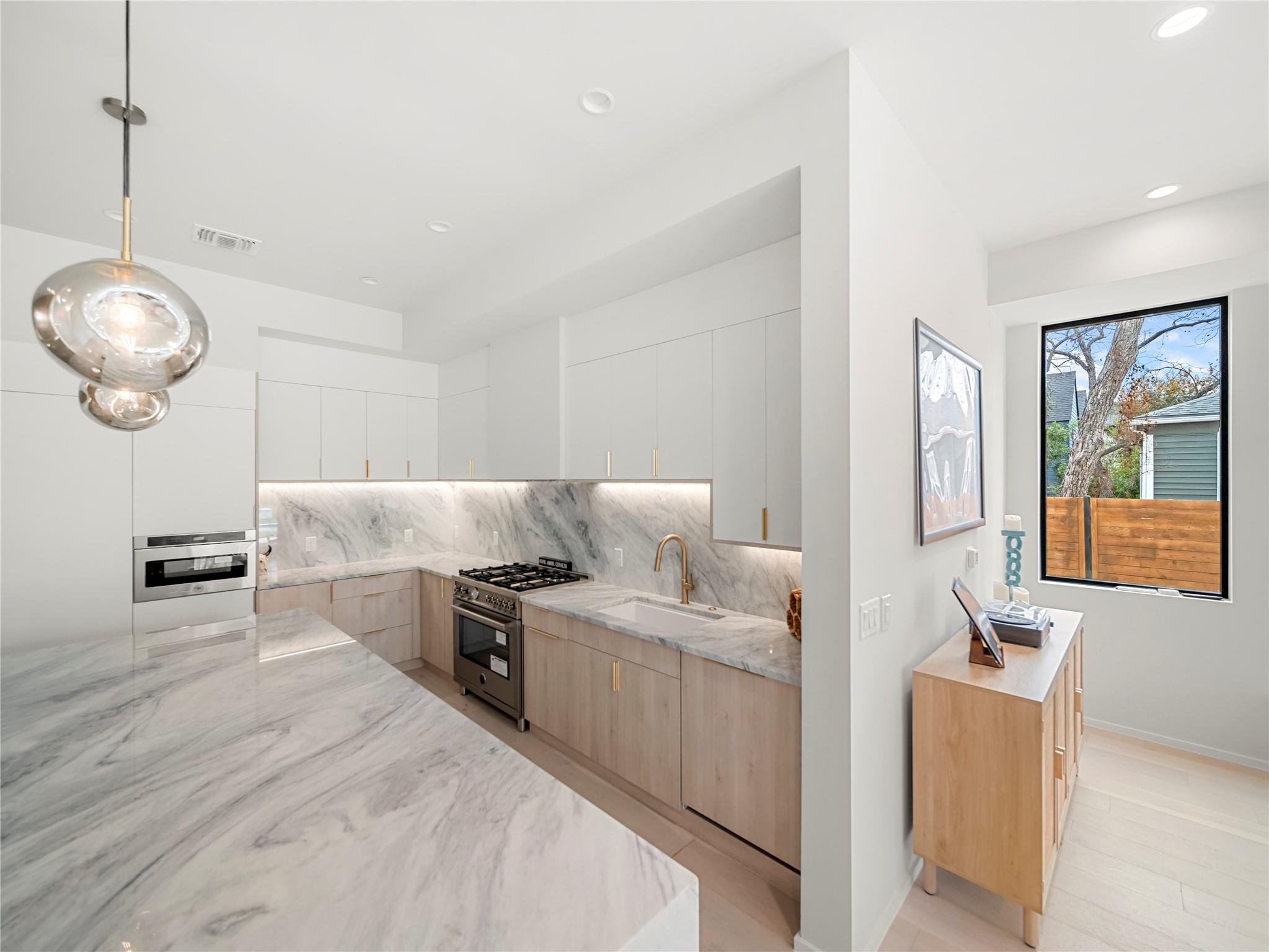 2107 Brackenridge St # 1, Austin, TX 78704