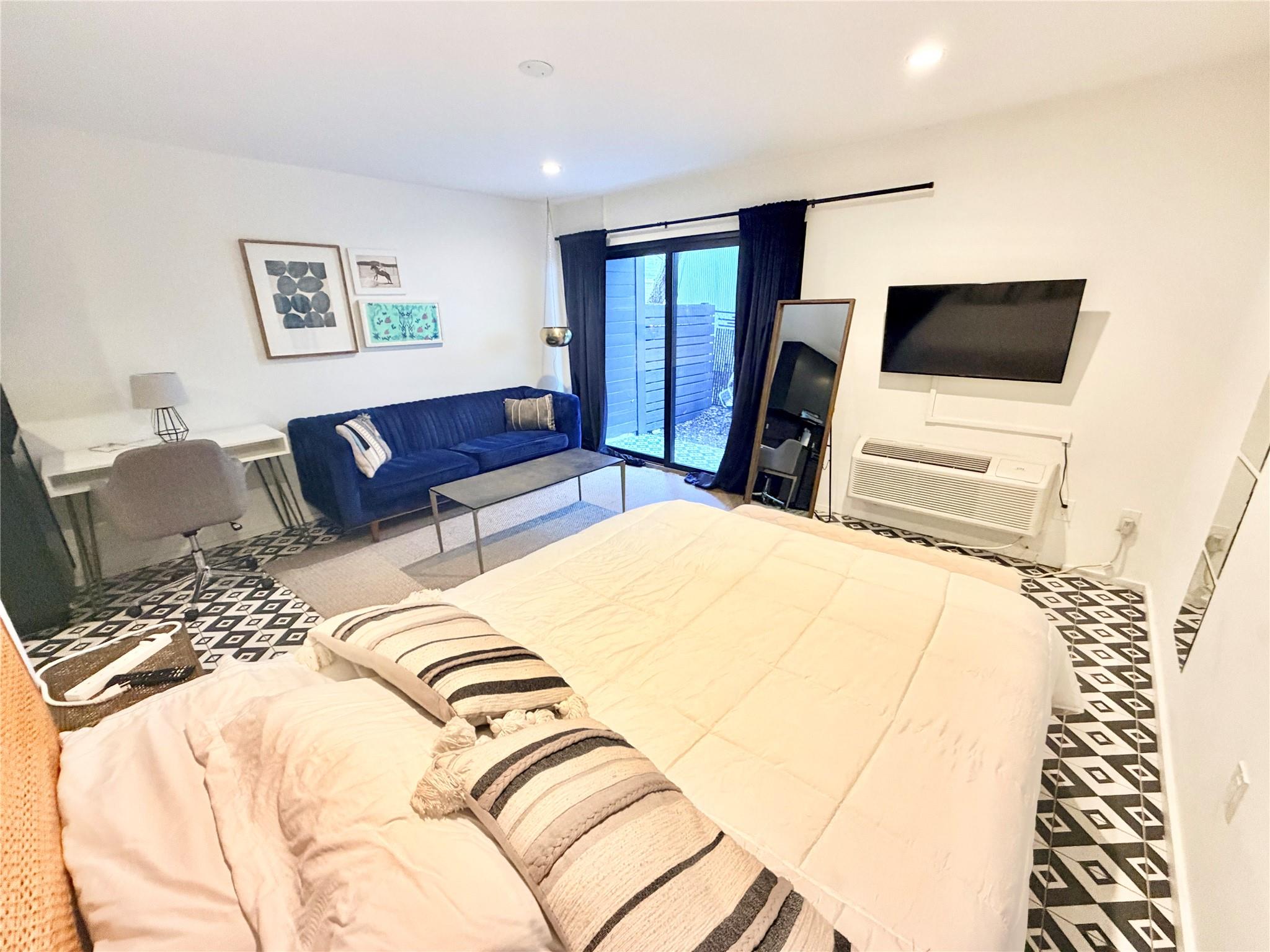 201 Academy Dr # 103, Austin, TX 78704