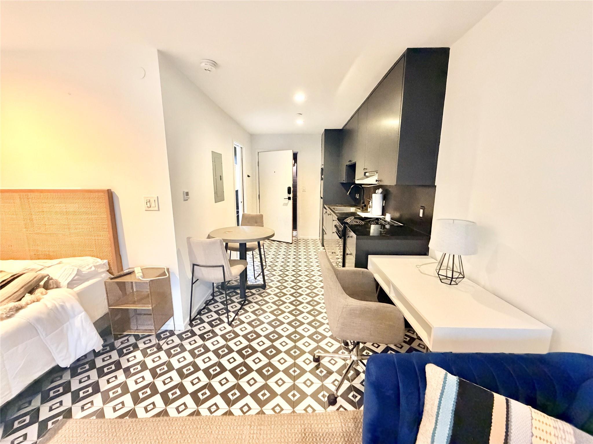 201 Academy Dr # 103, Austin, TX 78704