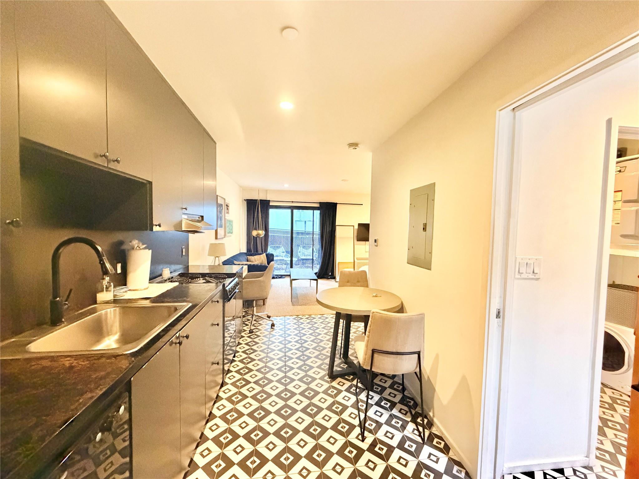 201 Academy Dr # 103, Austin, TX 78704