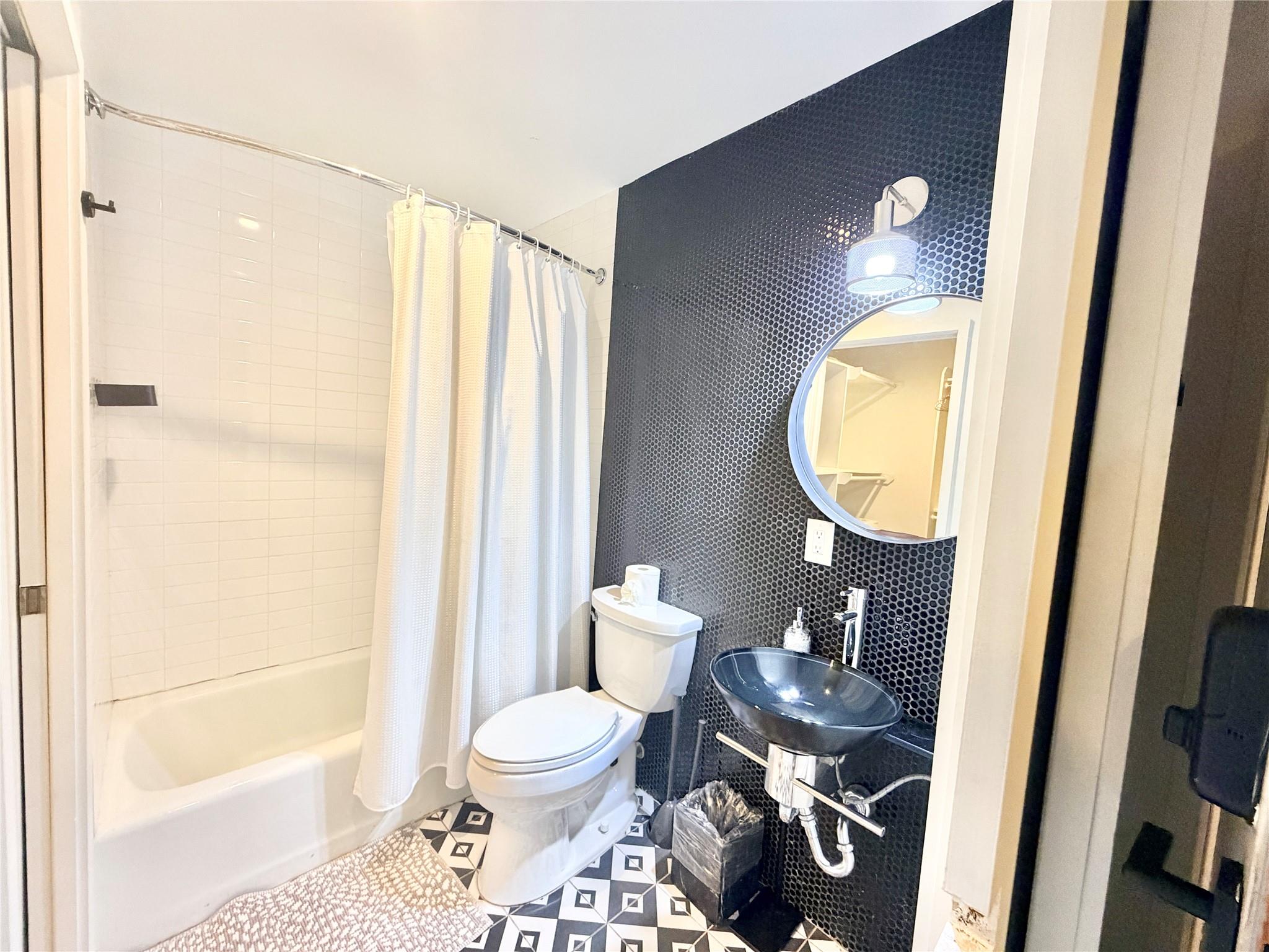 201 Academy Dr # 103, Austin, TX 78704