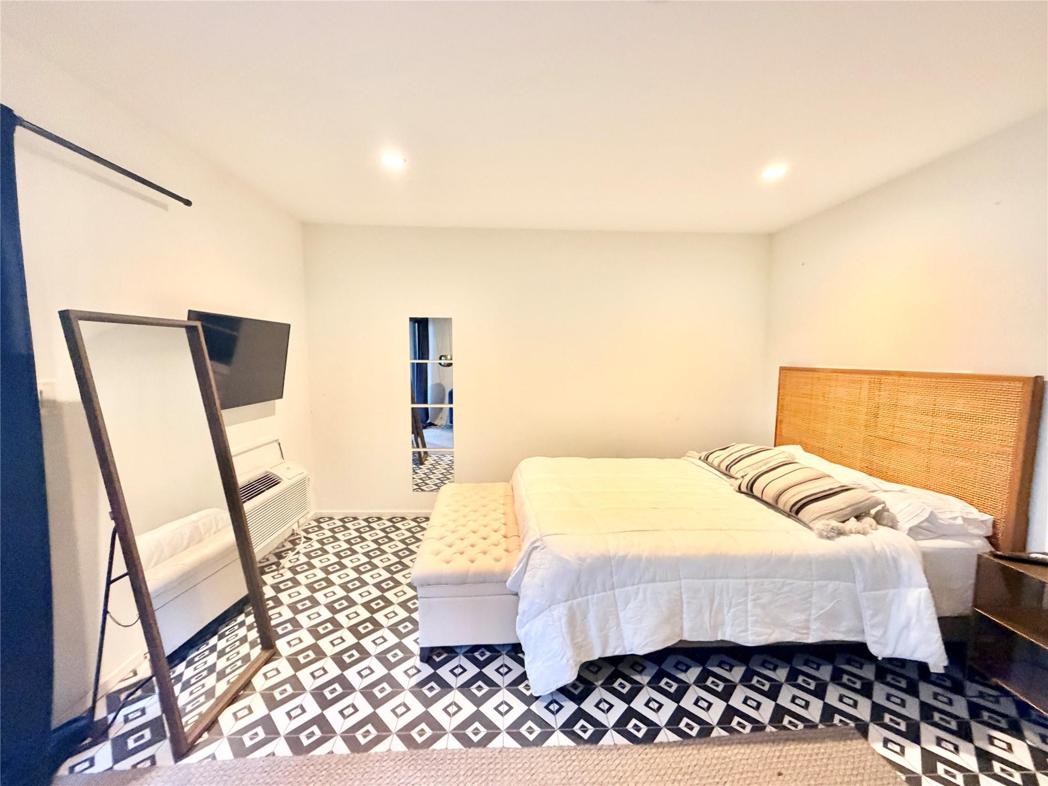 201 Academy Dr # 103, Austin, TX 78704