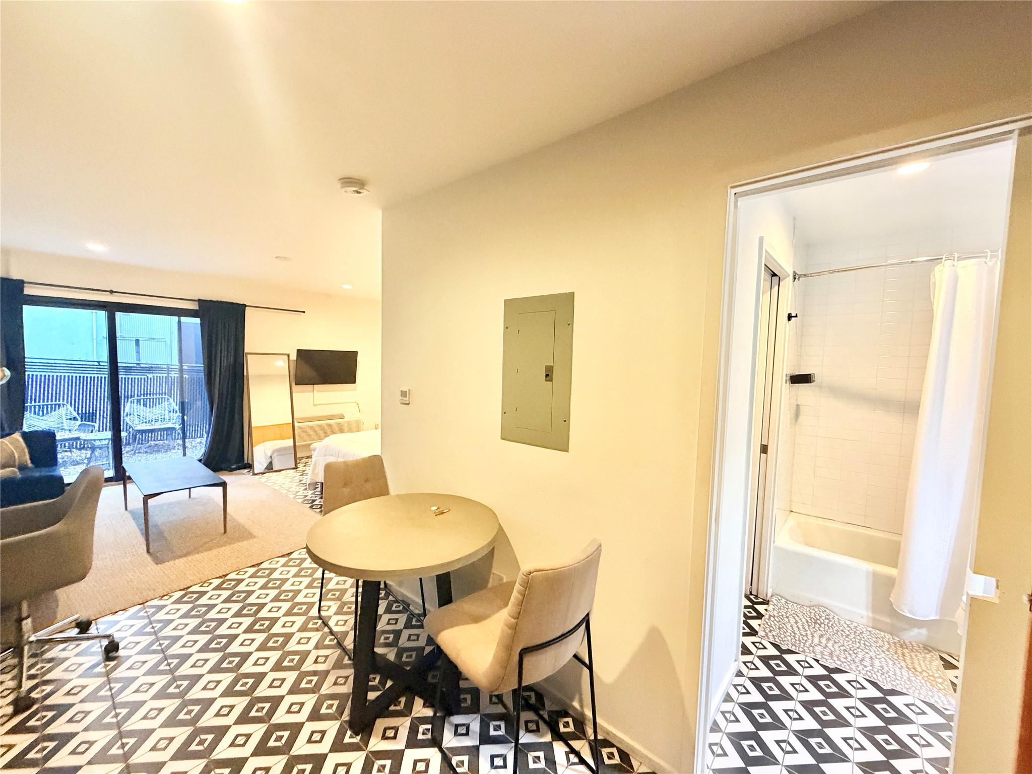 201 Academy Dr # 103, Austin, TX 78704