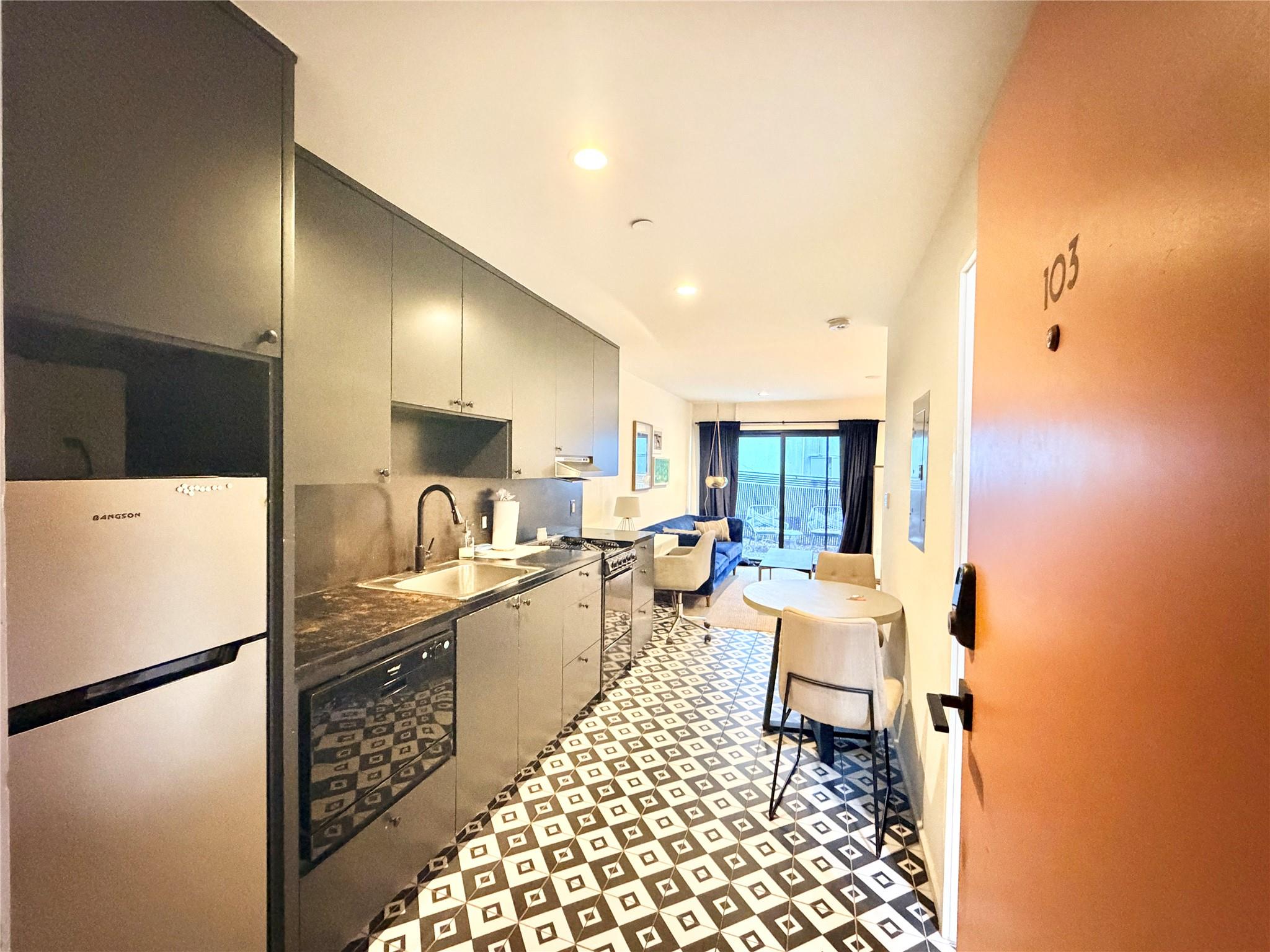 201 Academy Dr # 103, Austin, TX 78704