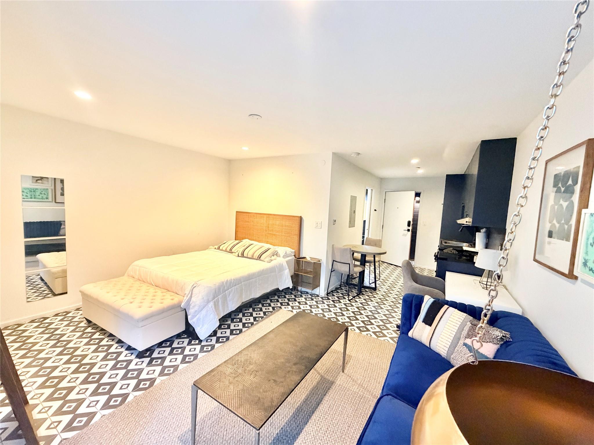 201 Academy Dr # 103, Austin, TX 78704