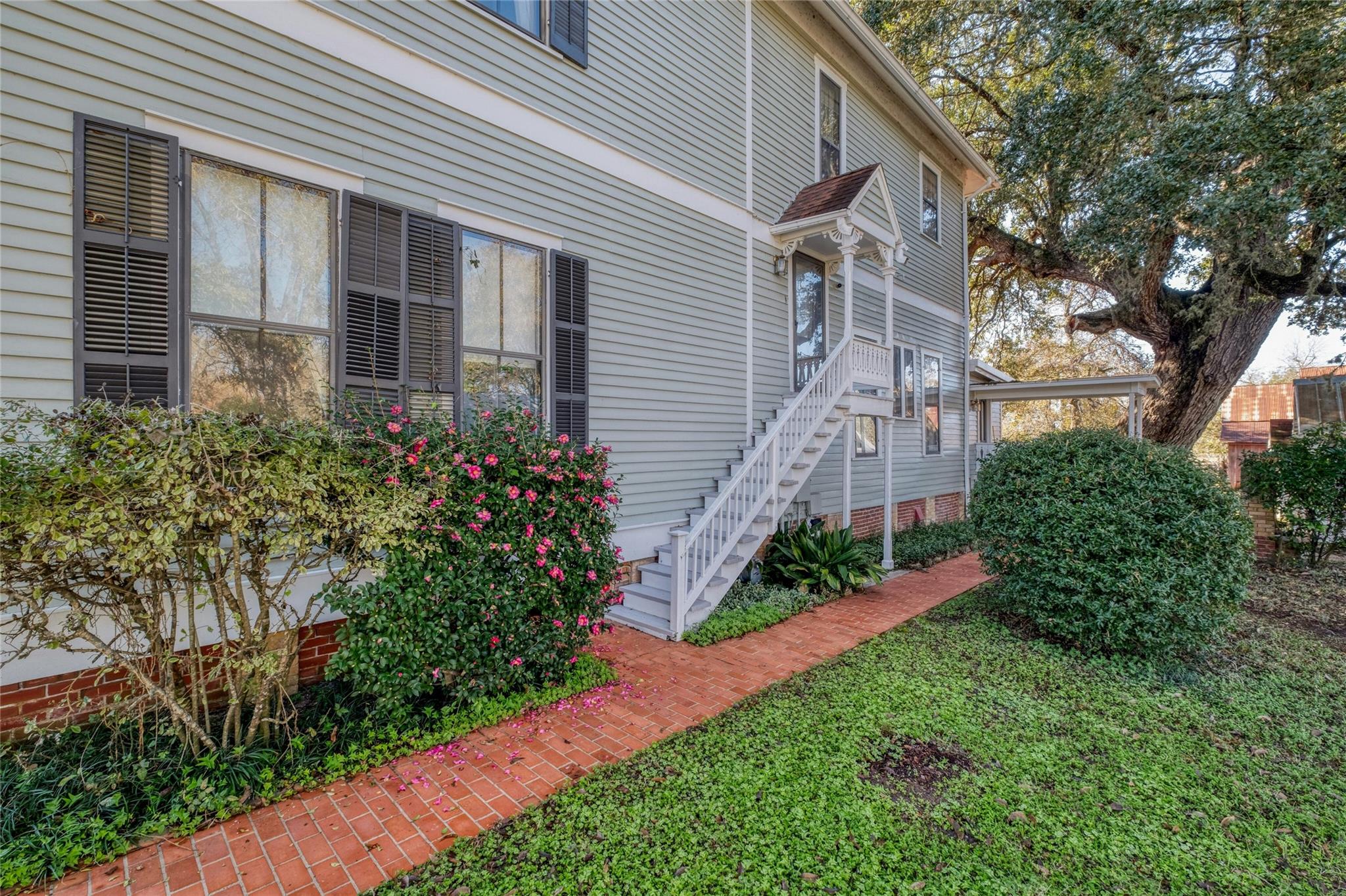 541 N Main St, La Grange, TX 78945