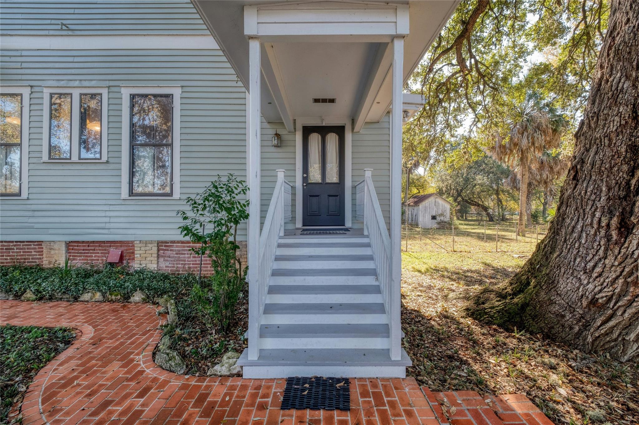 541 N Main St, La Grange, TX 78945