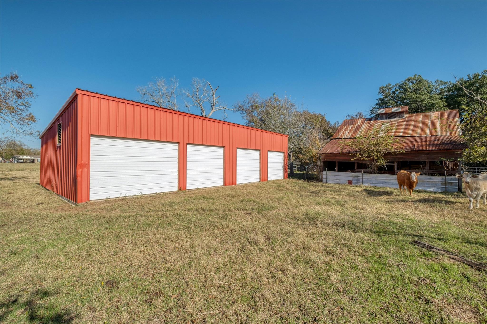 541 N Main St, La Grange, TX 78945