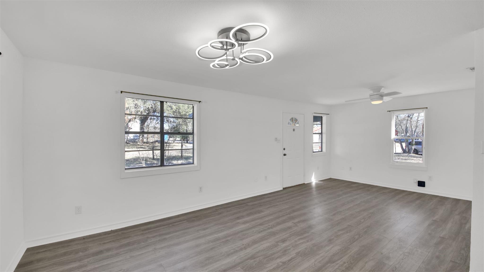 908 Tank St, Lockhart, TX 78644