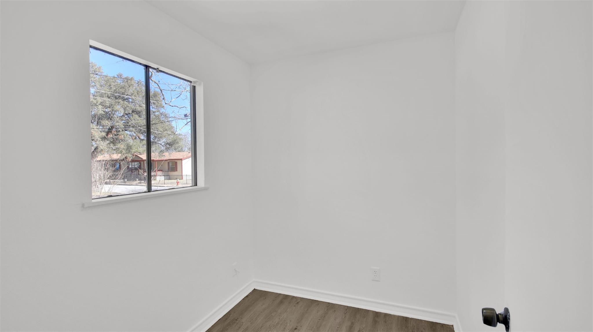 908 Tank St, Lockhart, TX 78644