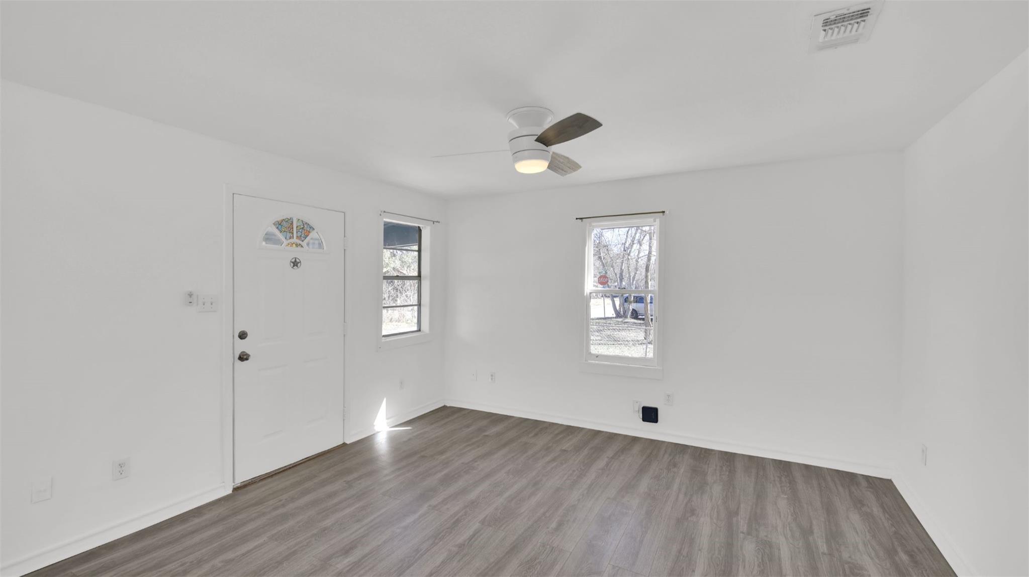 908 Tank St, Lockhart, TX 78644