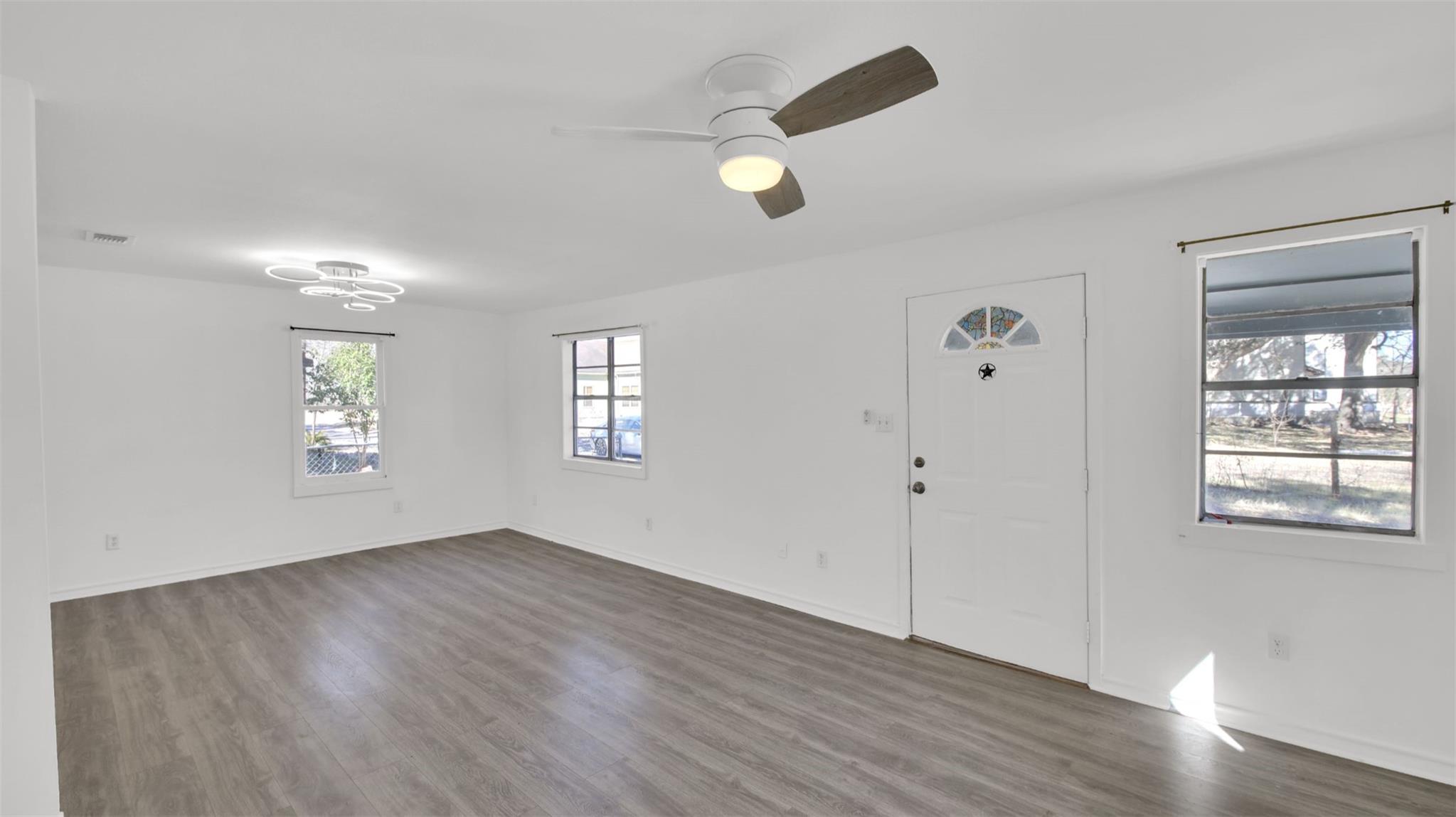 908 Tank St, Lockhart, TX 78644