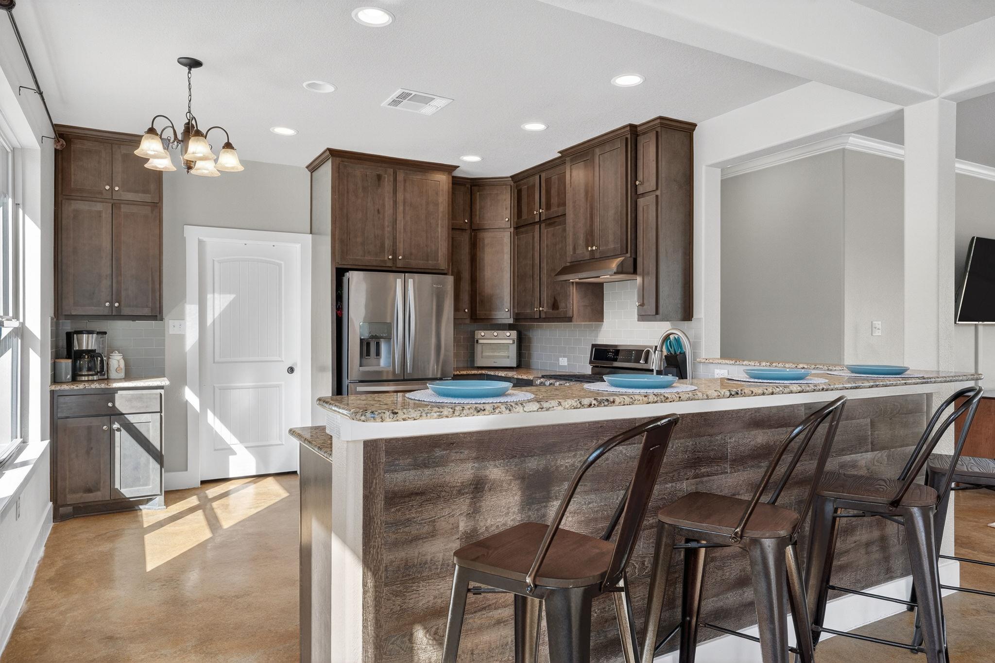 923 N Debco Ln, Spicewood, TX 78669