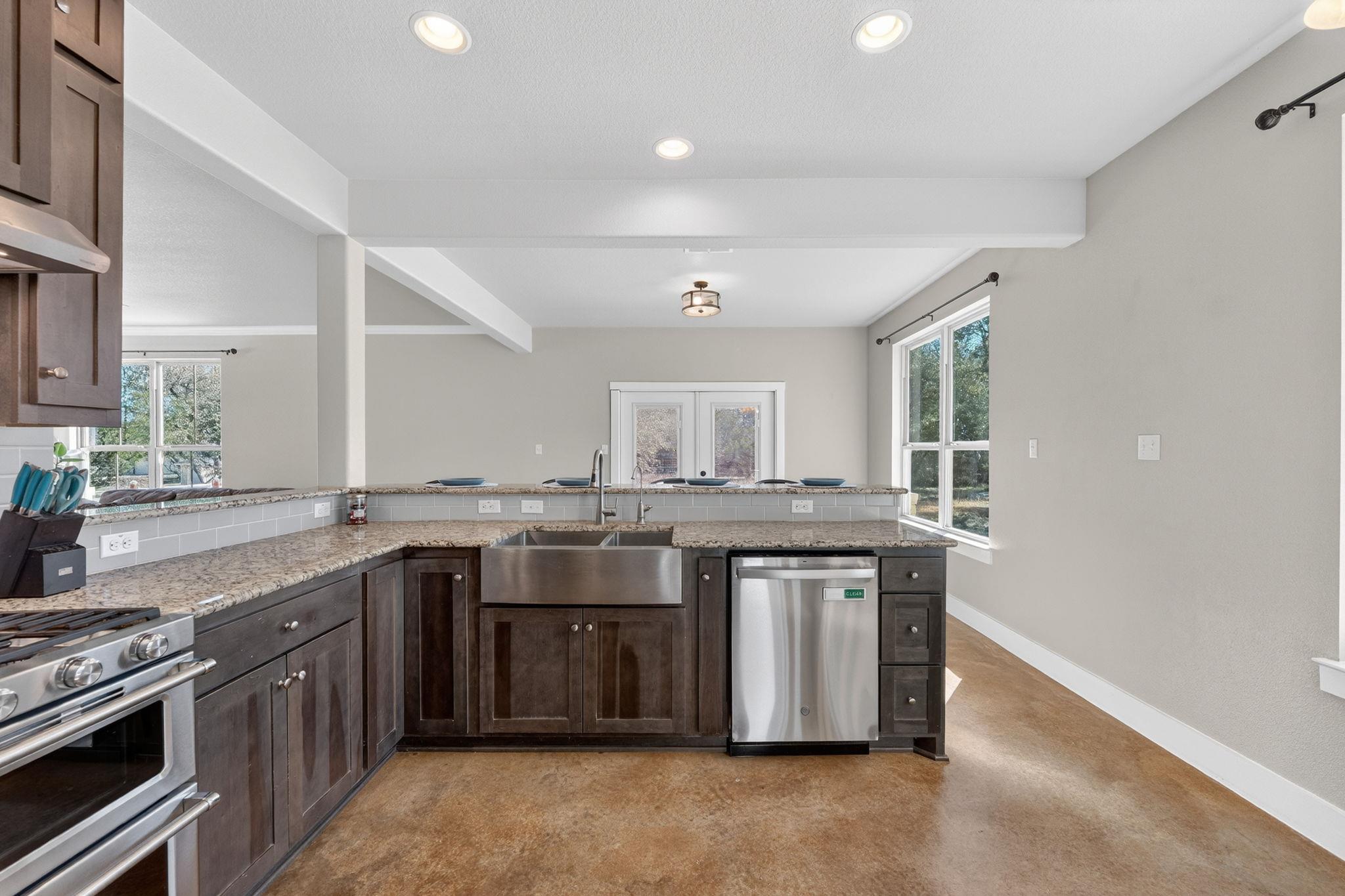 923 N Debco Ln, Spicewood, TX 78669