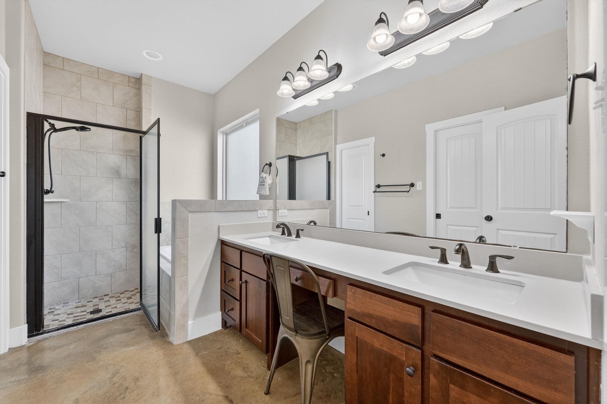 923 N Debco Ln, Spicewood, TX 78669