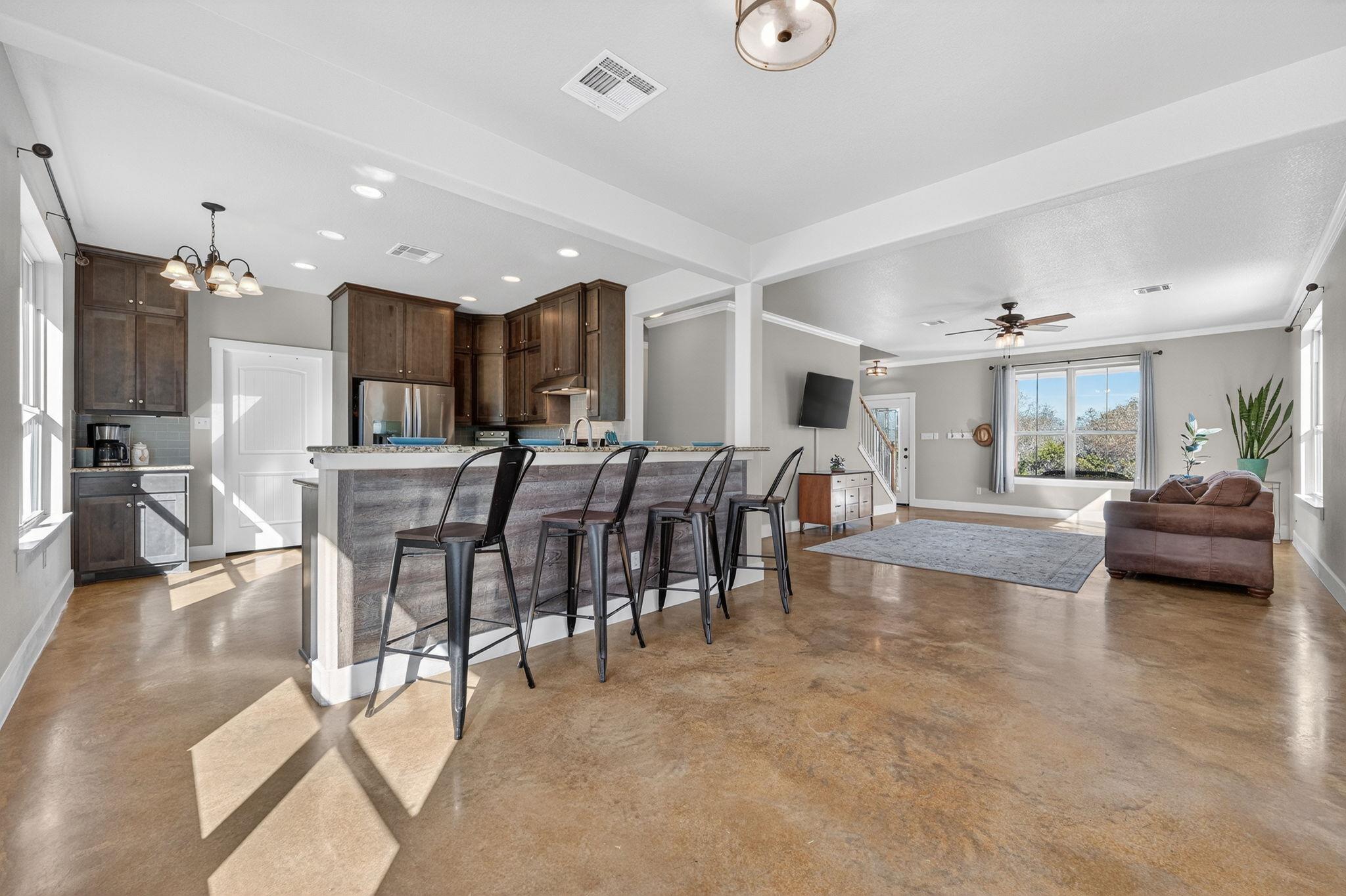 923 N Debco Ln, Spicewood, TX 78669