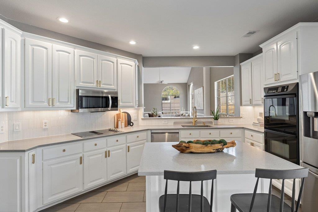 1815 Rue De St Tropez, Austin, TX 78746