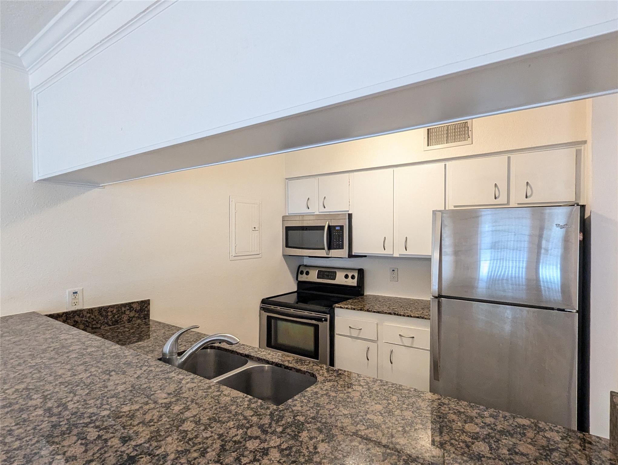 1818 S Lakeshore Dr # 7, Austin, TX 78741