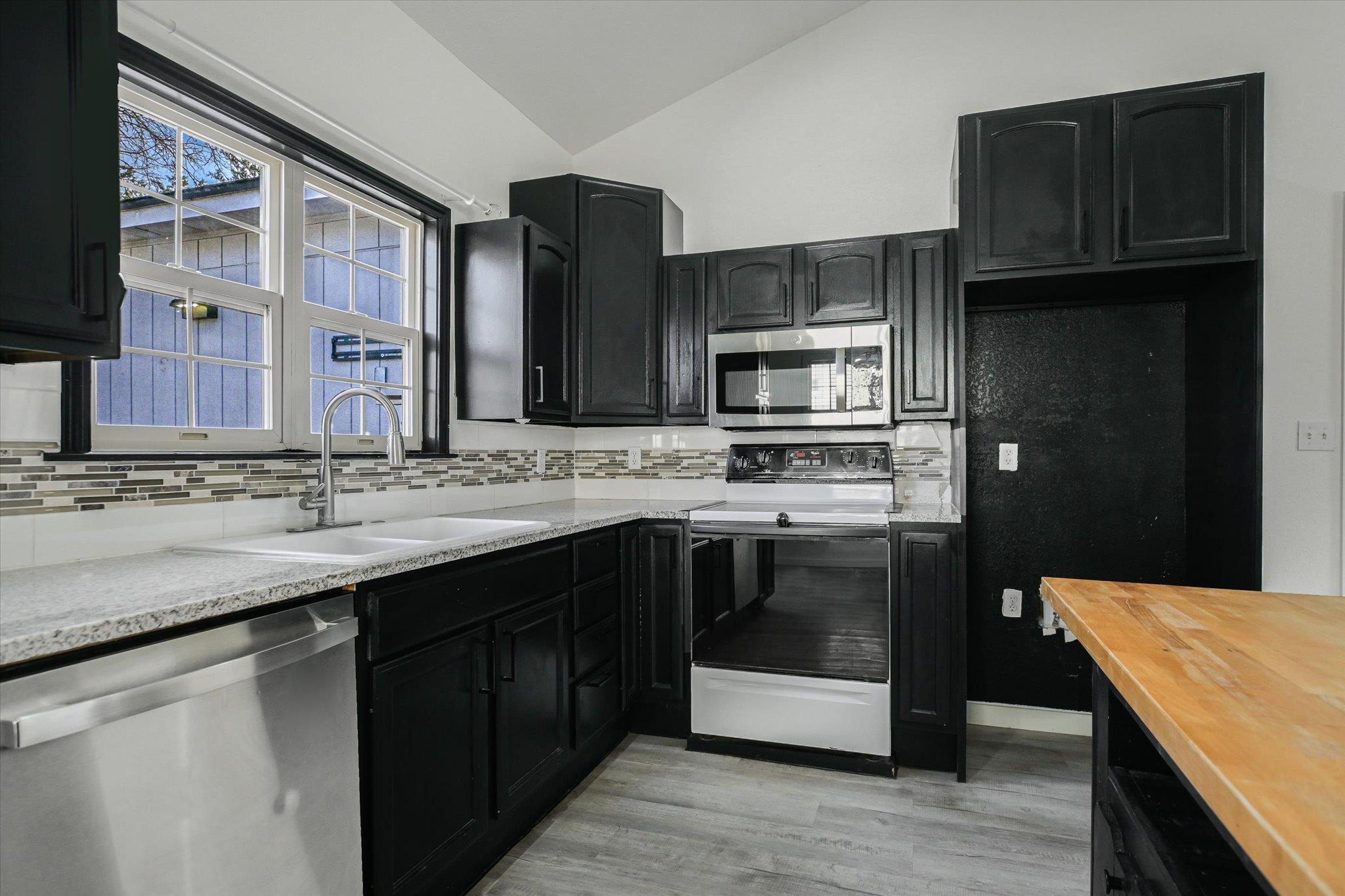 6 Happy Hollow Ln, Wimberley, TX 78676