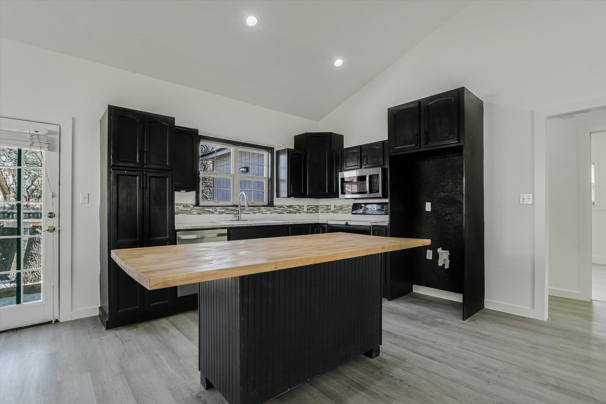 6 Happy Hollow Ln, Wimberley, TX 78676