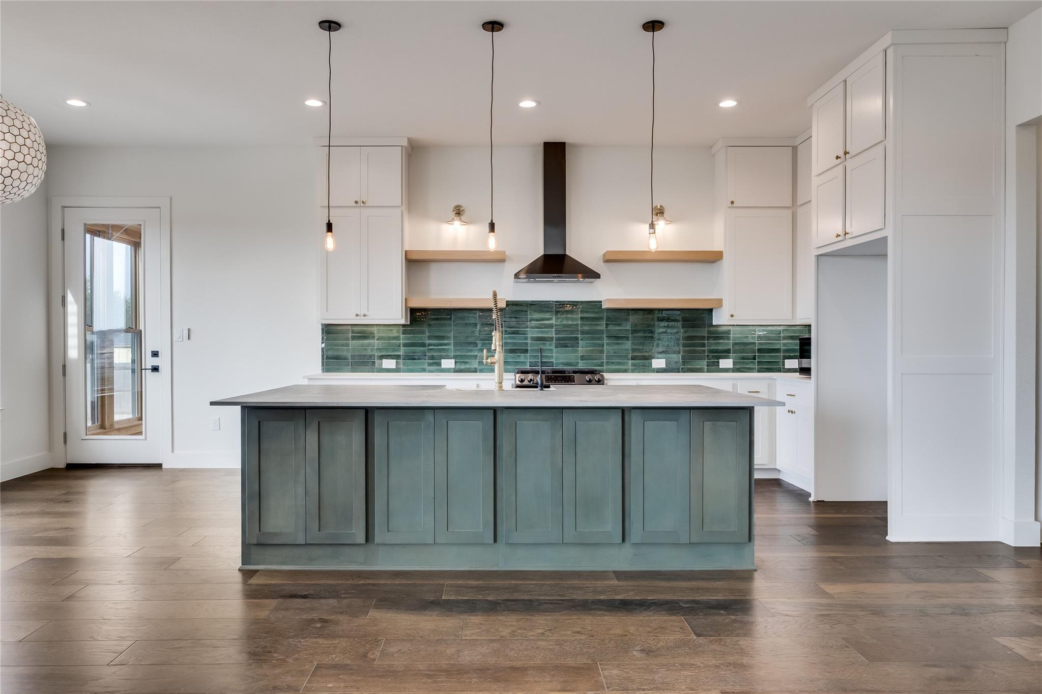 288 Smoke Tree Cir, Dripping Springs, TX 78620