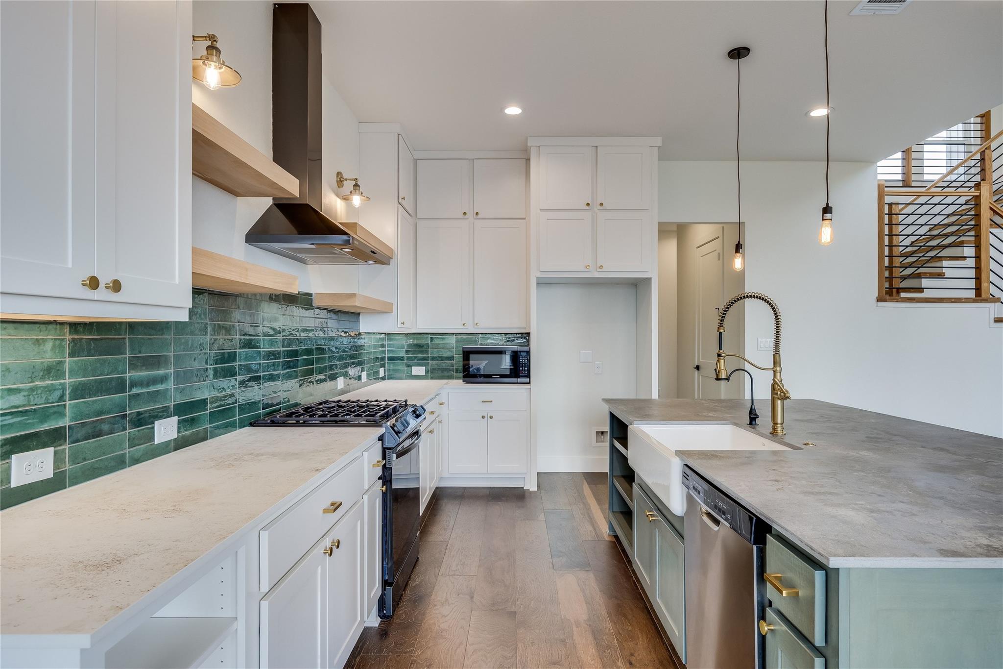 288 Smoke Tree Cir, Dripping Springs, TX 78620