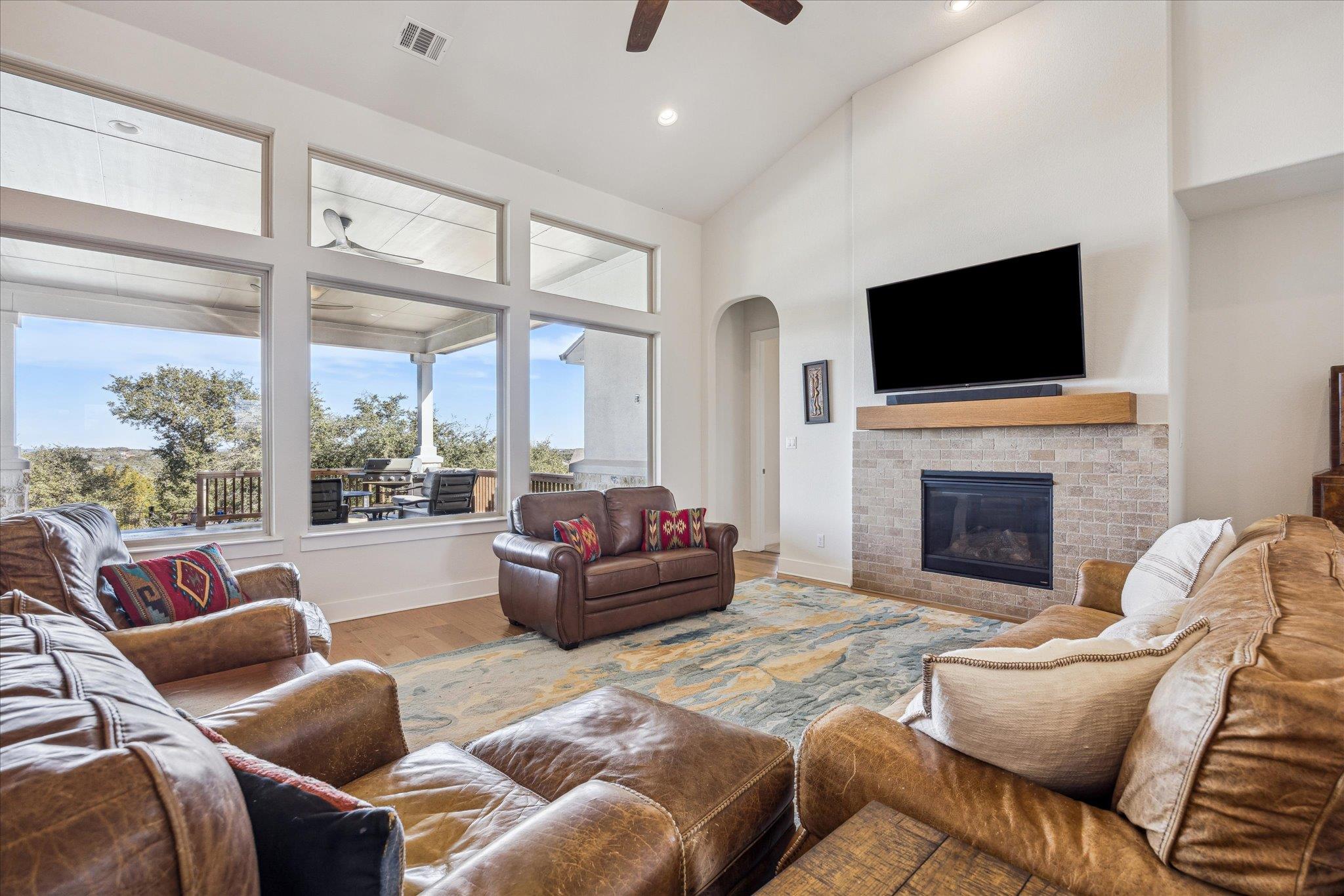 328 Barbaro Dr, Austin, TX 78737