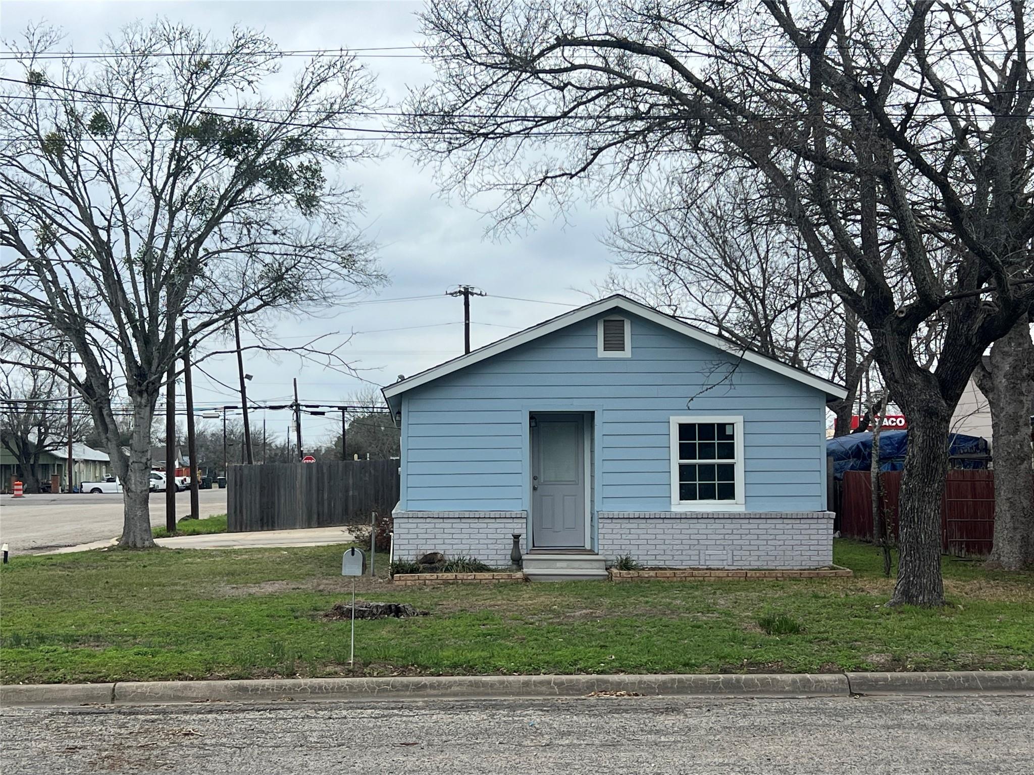 711 N Grimes St, Giddings, TX 78942
