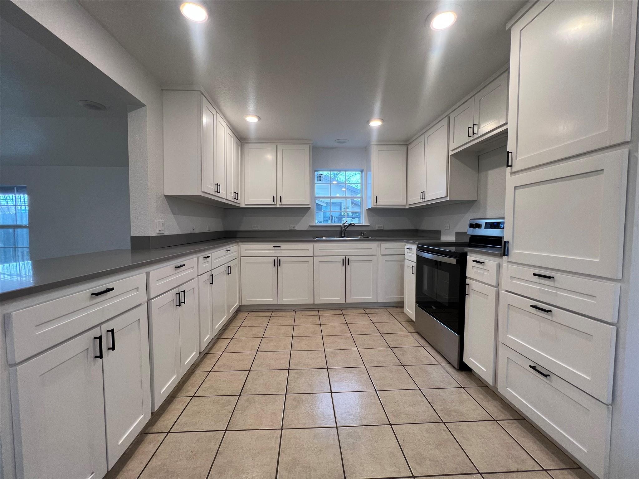 711 N Grimes St, Giddings, TX 78942