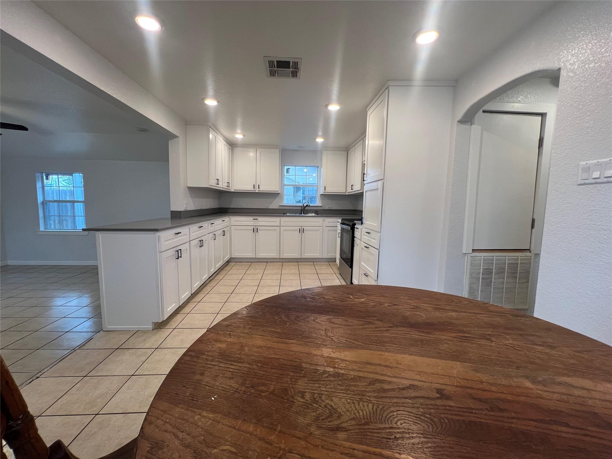 711 N Grimes St, Giddings, TX 78942