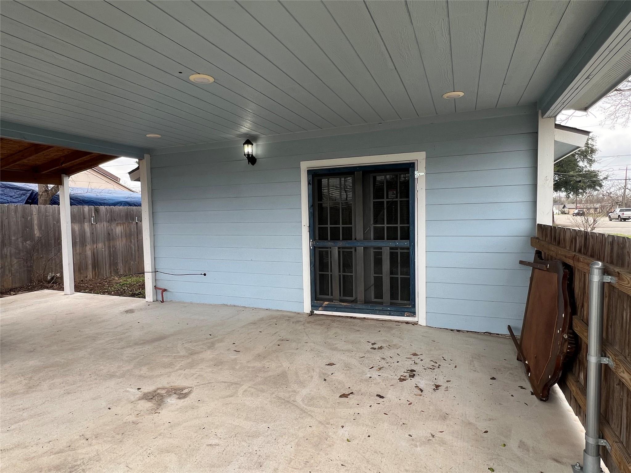 711 N Grimes St, Giddings, TX 78942