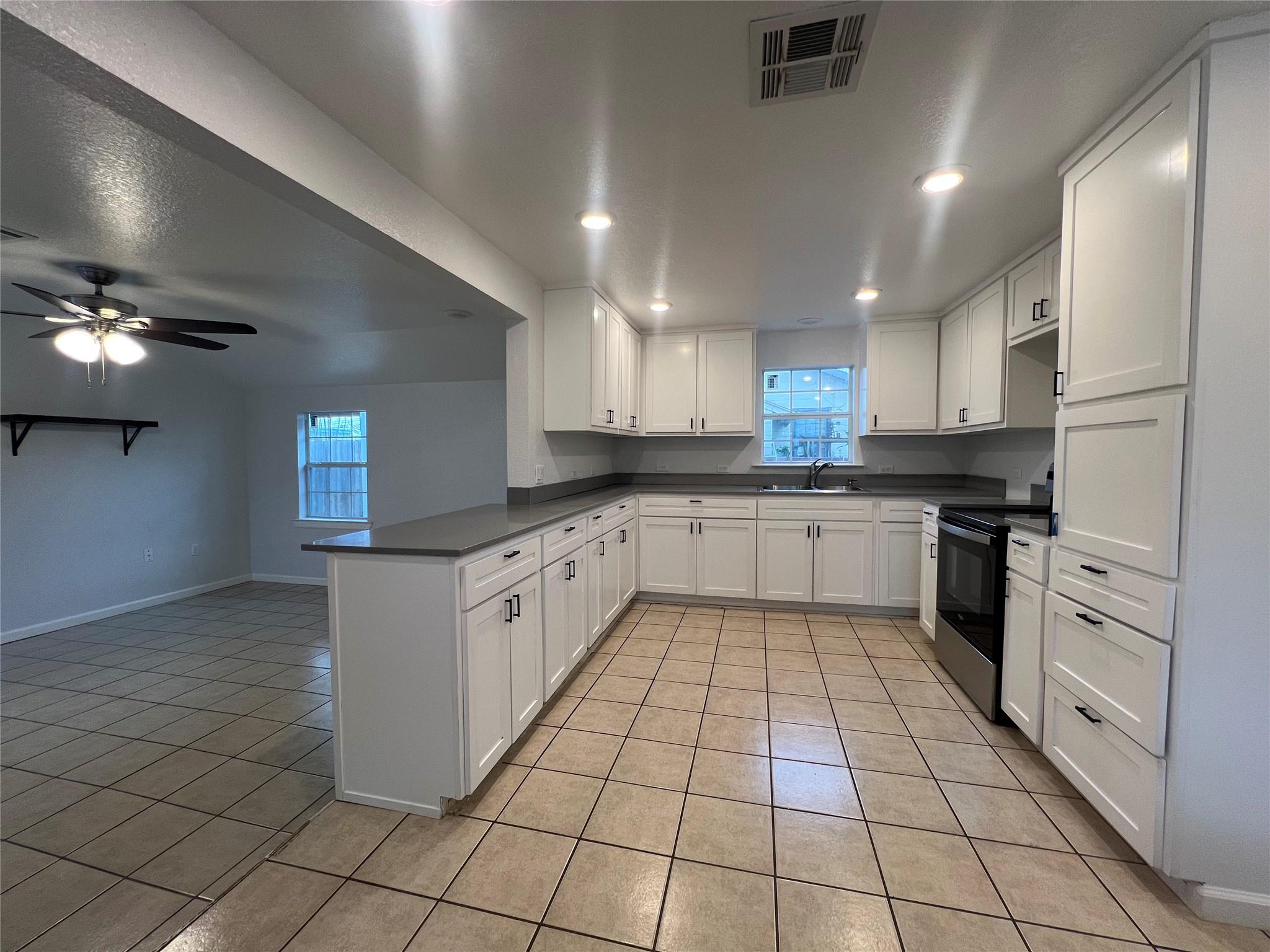 711 N Grimes St, Giddings, TX 78942