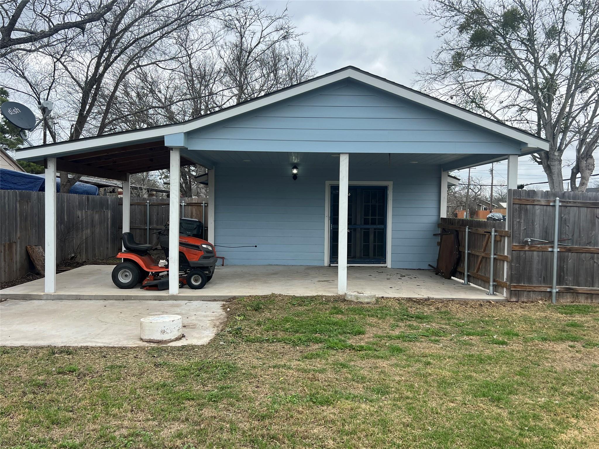 711 N Grimes St, Giddings, TX 78942