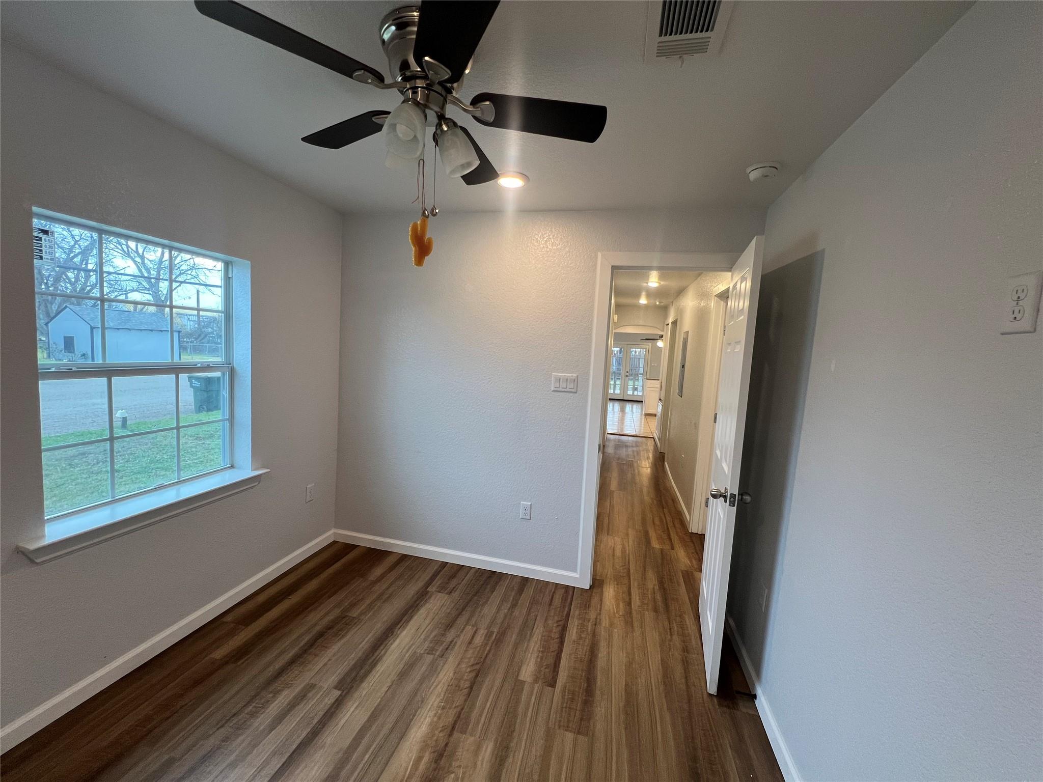 711 N Grimes St, Giddings, TX 78942