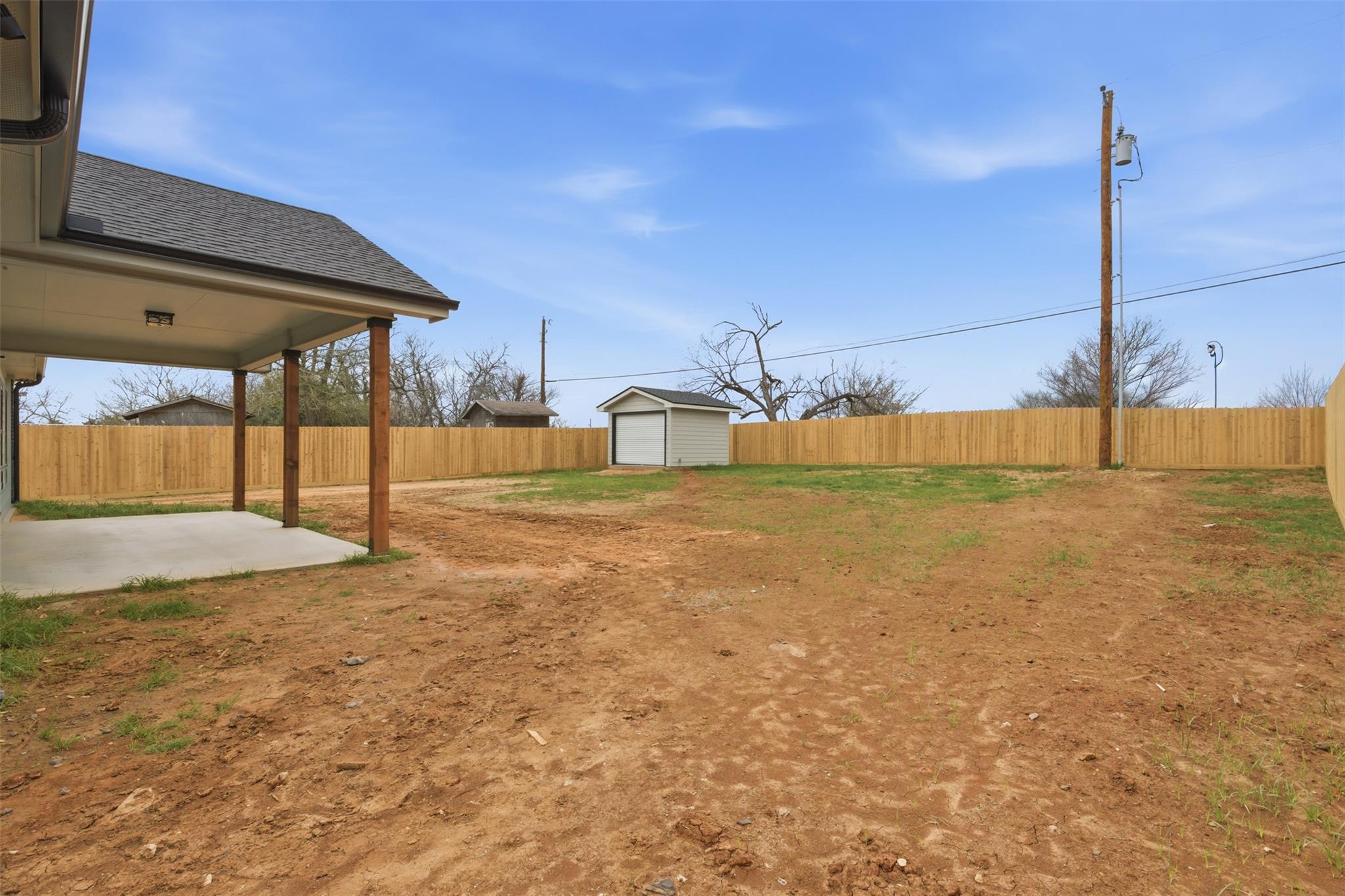 413 E Hamilton Ave, Rockdale, TX 76567
