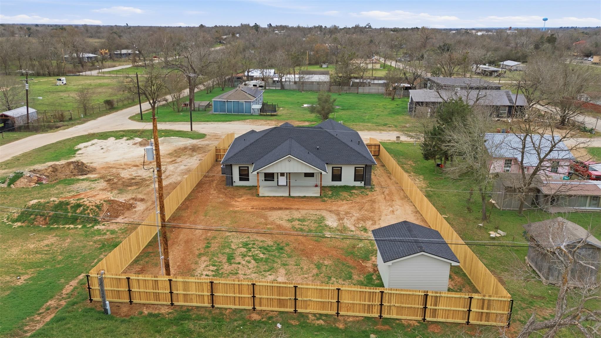 413 E Hamilton Ave, Rockdale, TX 76567