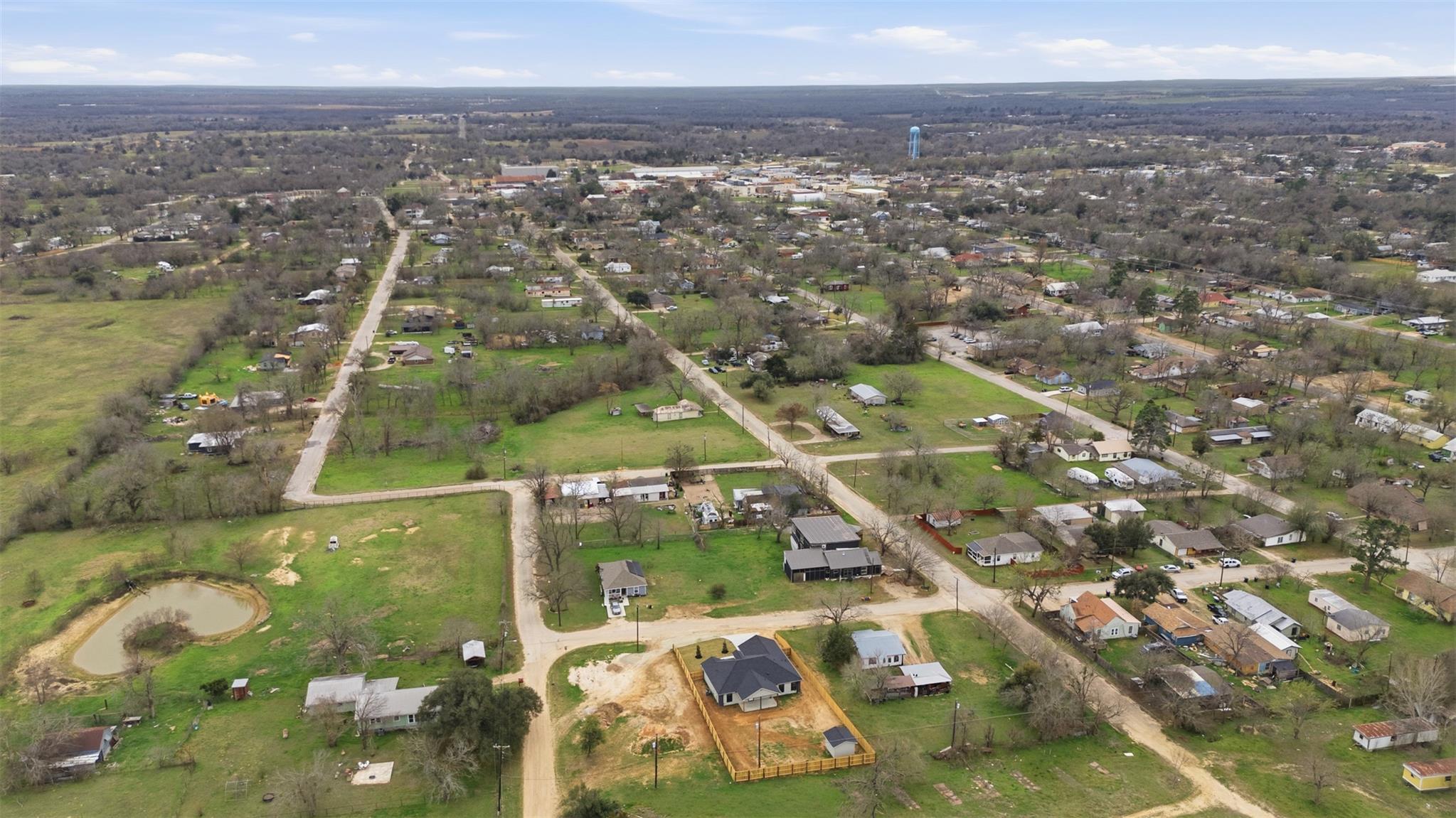 413 E Hamilton Ave, Rockdale, TX 76567