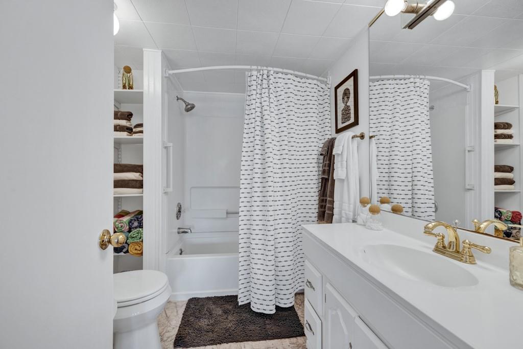 901 Glenn Dr, Canyon Lake, TX 78133