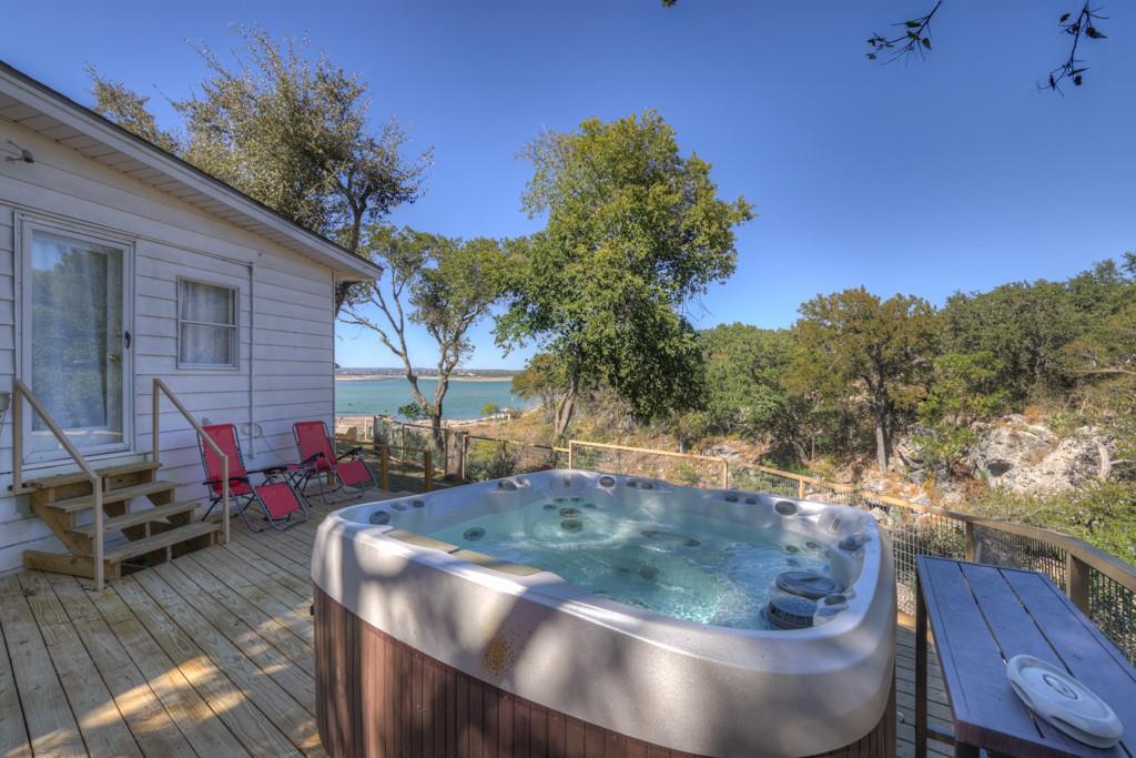 901 Glenn Dr, Canyon Lake, TX 78133